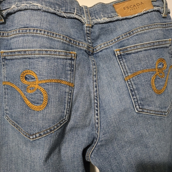 ESCADA SPORT Linda Slim Cropped Light Wash Jeans. Size 38 EURO/ 8 CAN - Picture 9 of 15